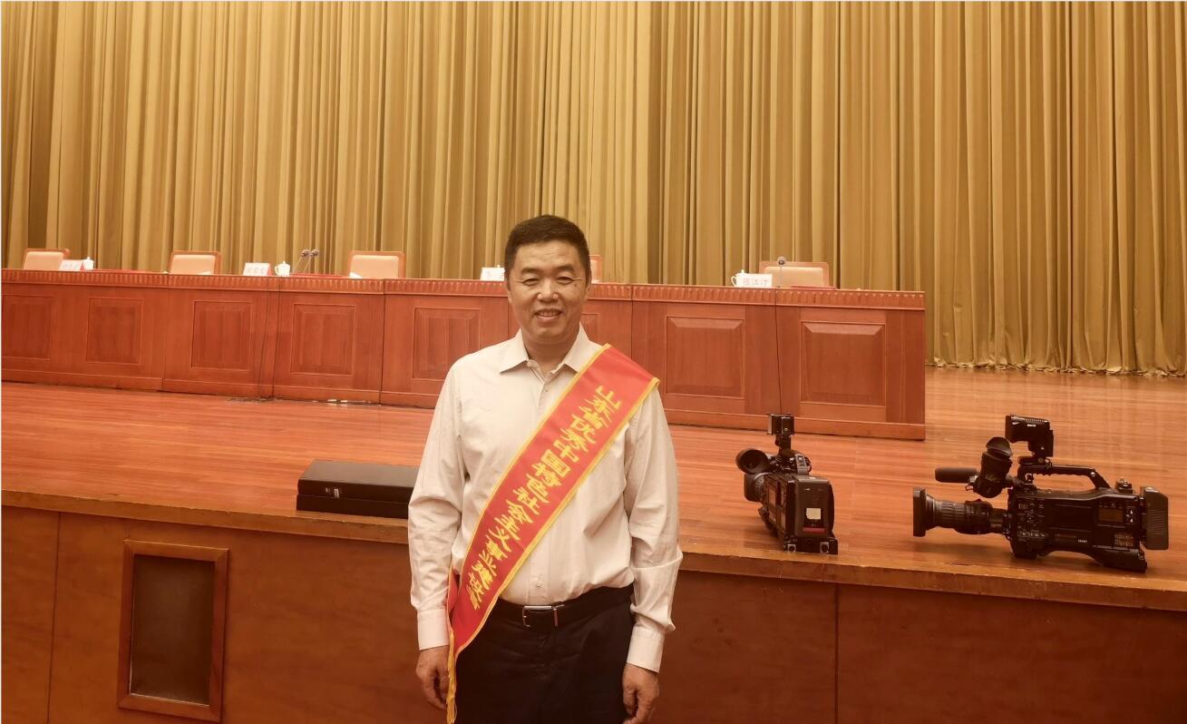 祝贺| 江南官方网站董事长葛尧伦荣获 “山东省优秀中国特色社会主义事业建设者”称号